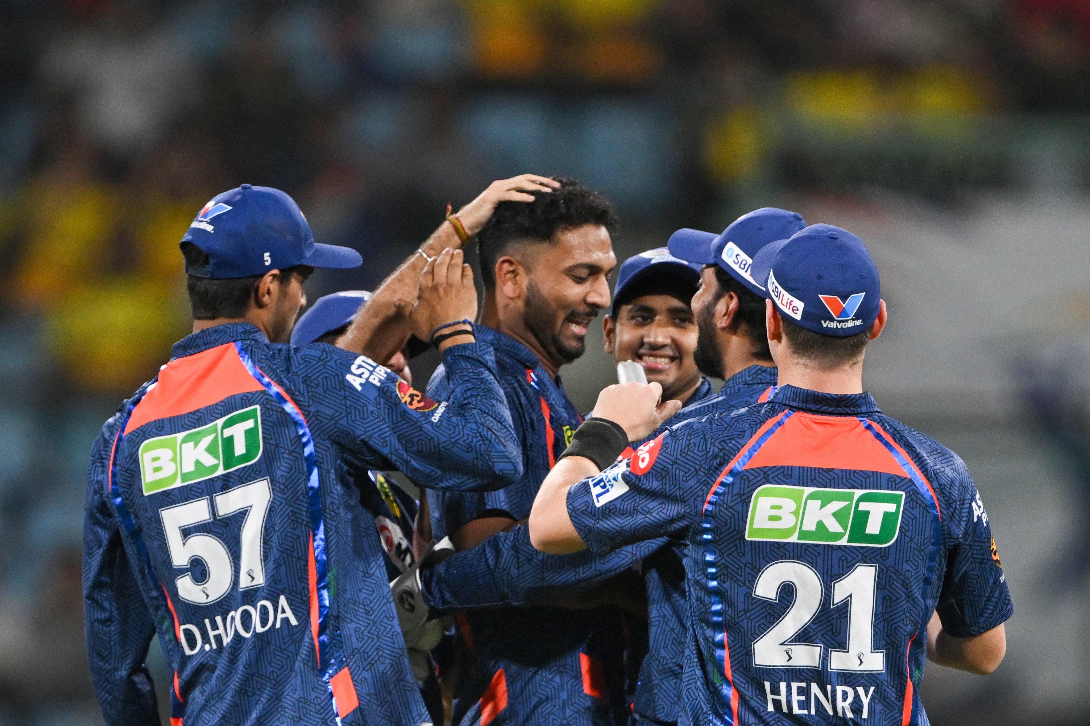 Lucknow Giants team players celebrating