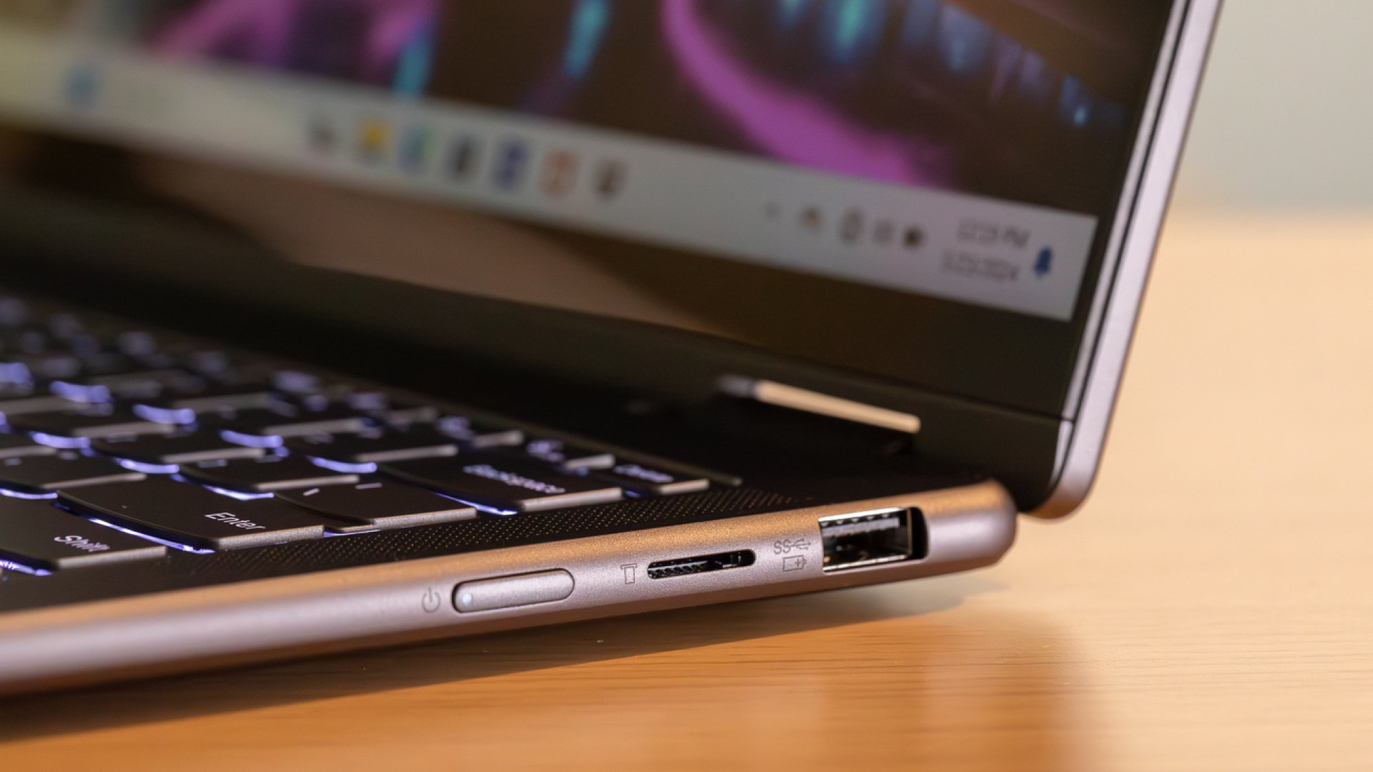 right side ports on Lenovo Yoga 7i Gen 9 laptop