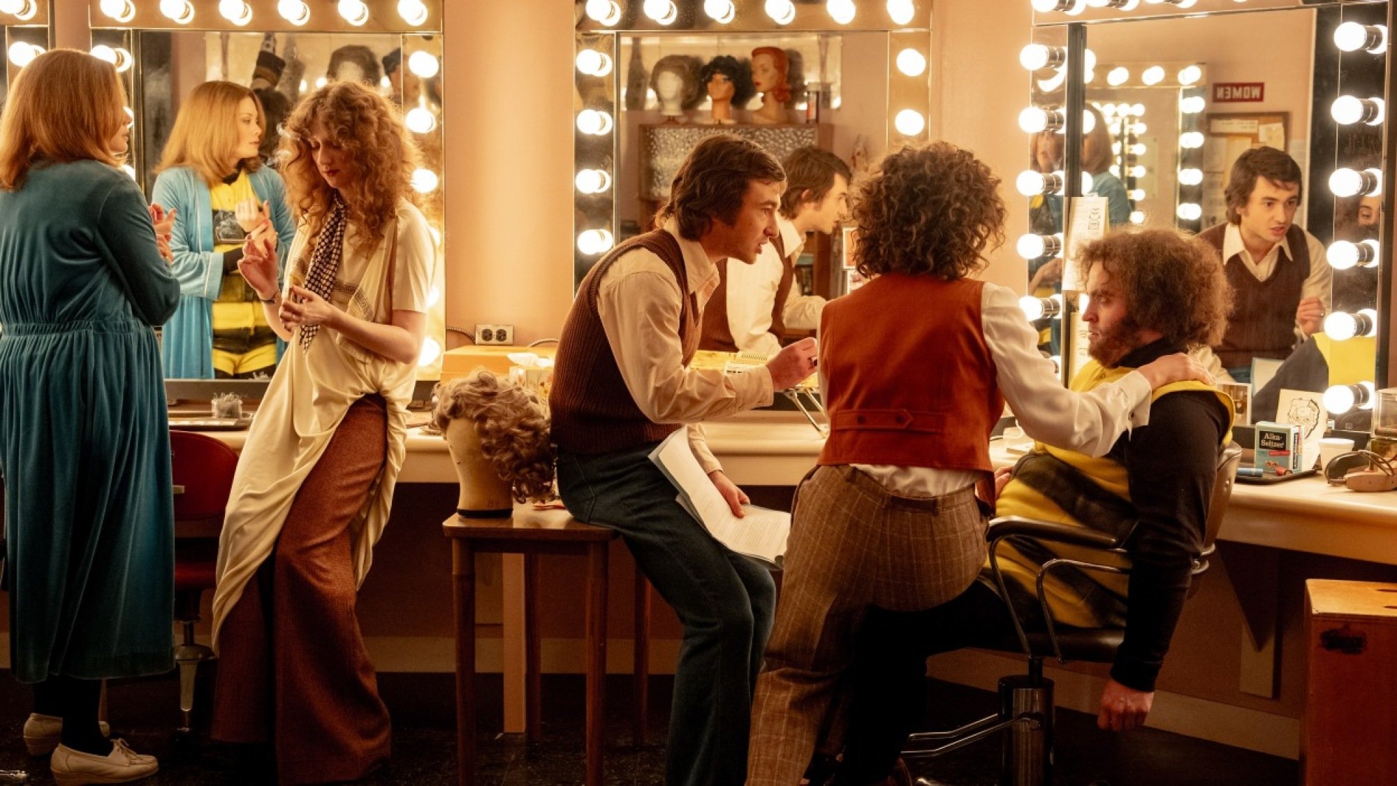 Gilda Radner (Ella Hunt), Jane Curtain (Kim Matula), Dick Ebersol (Cooper Hoffman), Rosie Shuster (Rachel Sennott), Garrett Morris (Lamorne Morris), Alan Zweibel (Josh Brener), and Lorne Michaels (Gabriel LaBelle) star in "Saturday Night."