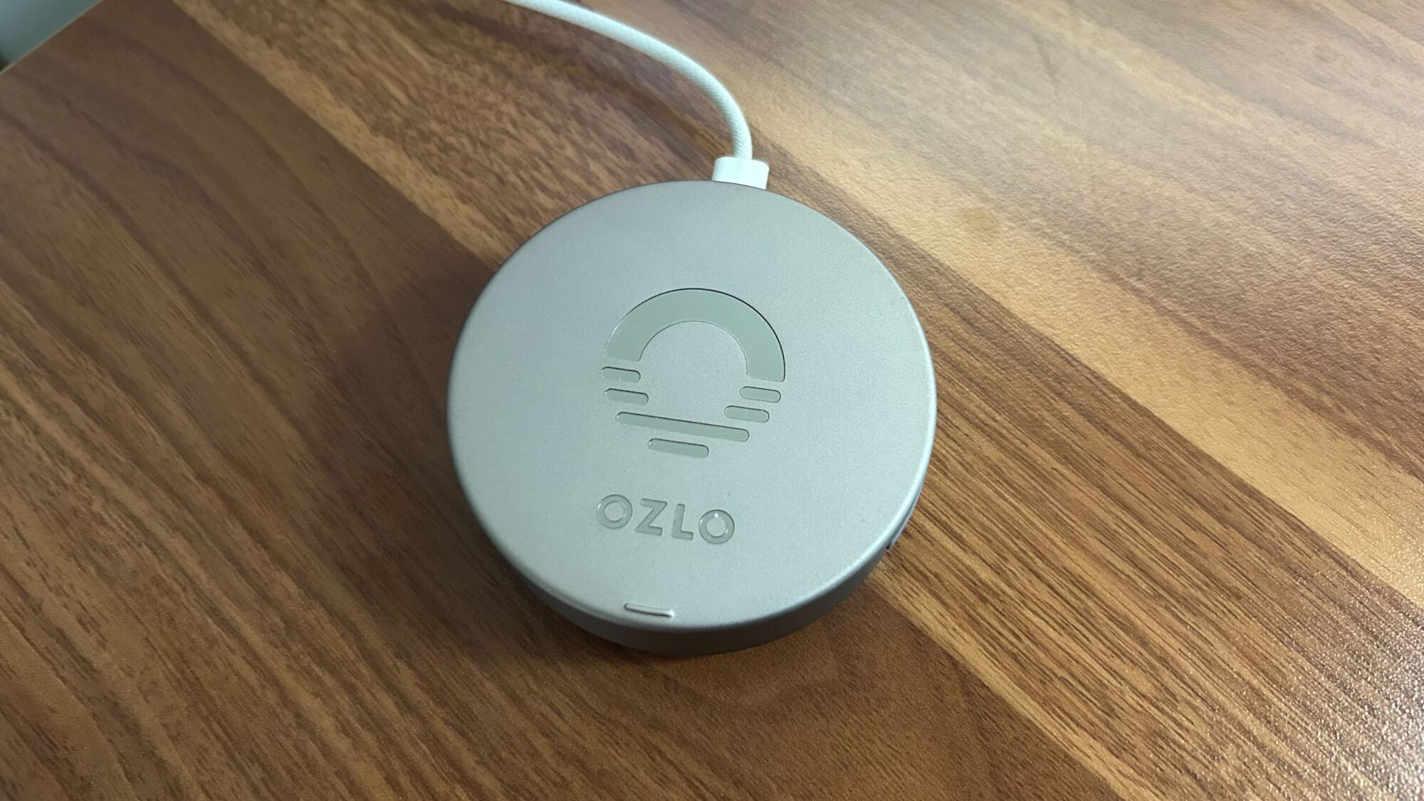 ozlo smart case plugged in